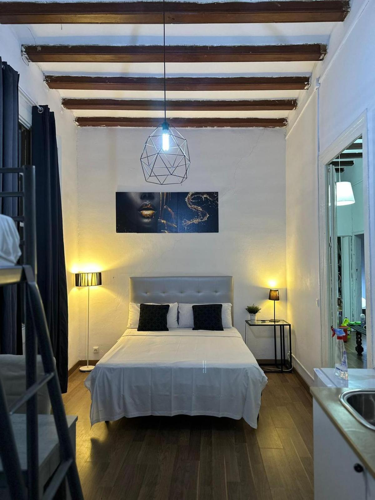 Central Cozy Suite Барселона Екстериор снимка